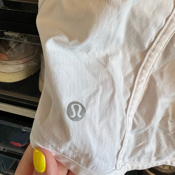 Lululemon shorts 10/12 White- with lining - Picture 3 of 6